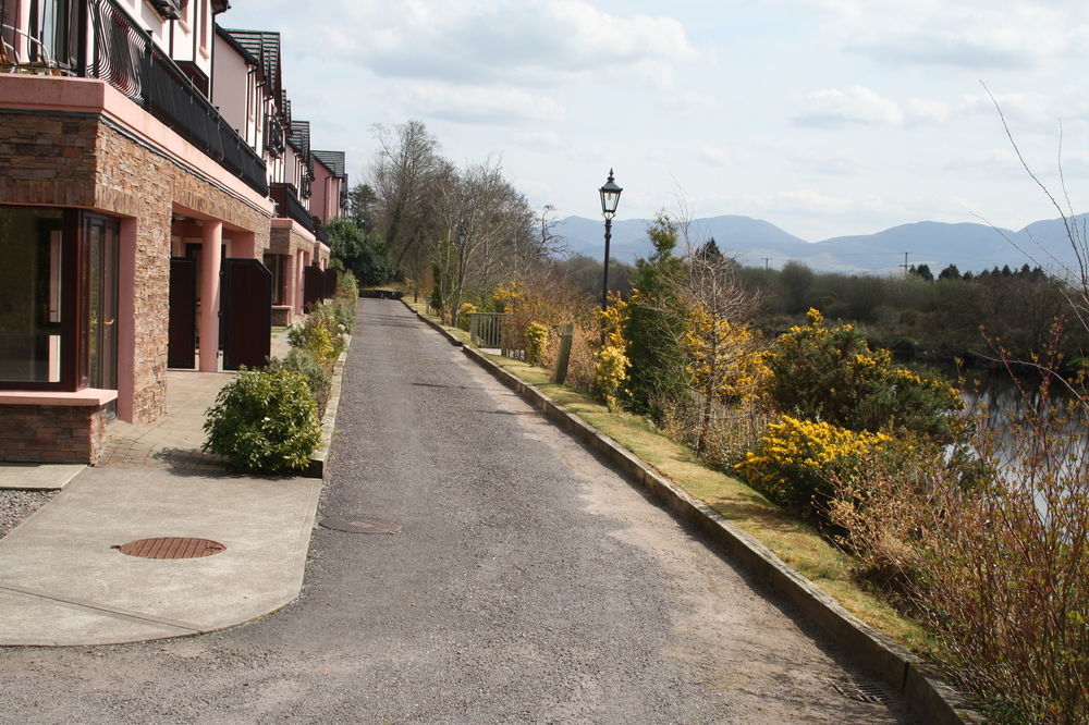 2 Mile Lodge Kenmare Exteriör bild