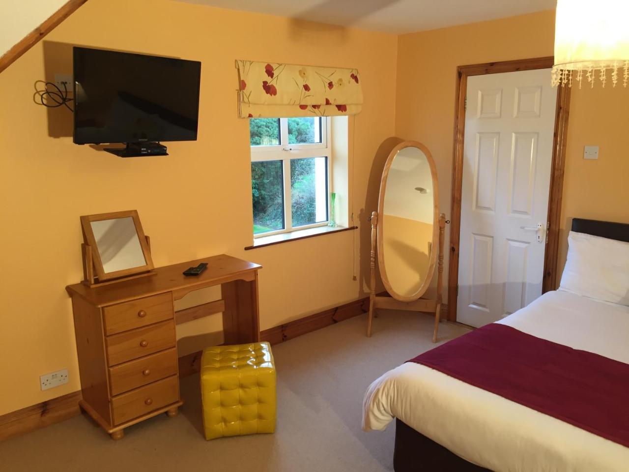 2 Mile Lodge Kenmare Exteriör bild